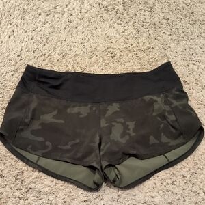🍋 Lululemon Camo Speed Up Shorts 2.5 Inch